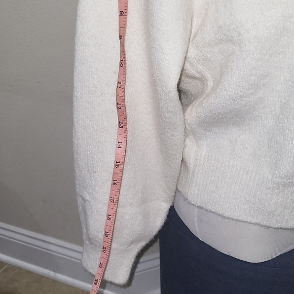 Off White Knit Sweater Showing TEDDY BEAR with Bow design. - Picture 13 of 13